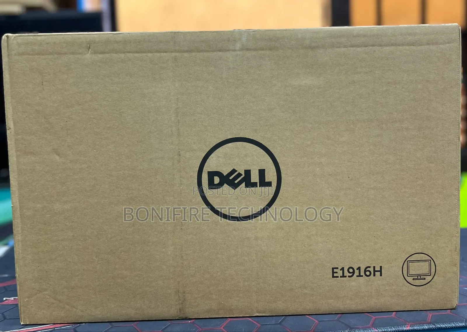  Dell E1916 Monitor
19 Inch Display
1366 × 768 Resolution
60Hz