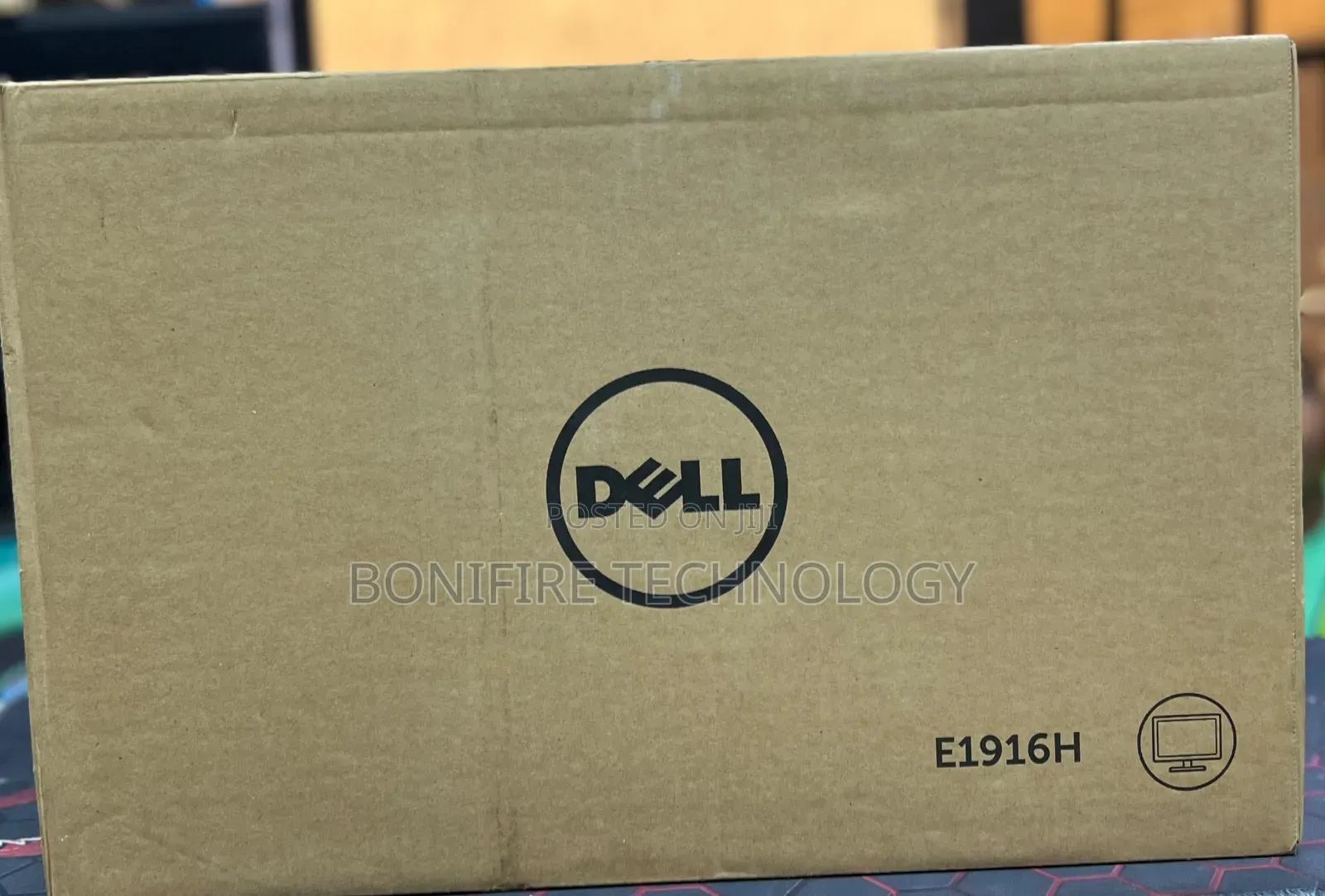  Dell E1916 Monitor
19 Inch Display
1366 × 768 Resolution
60Hz