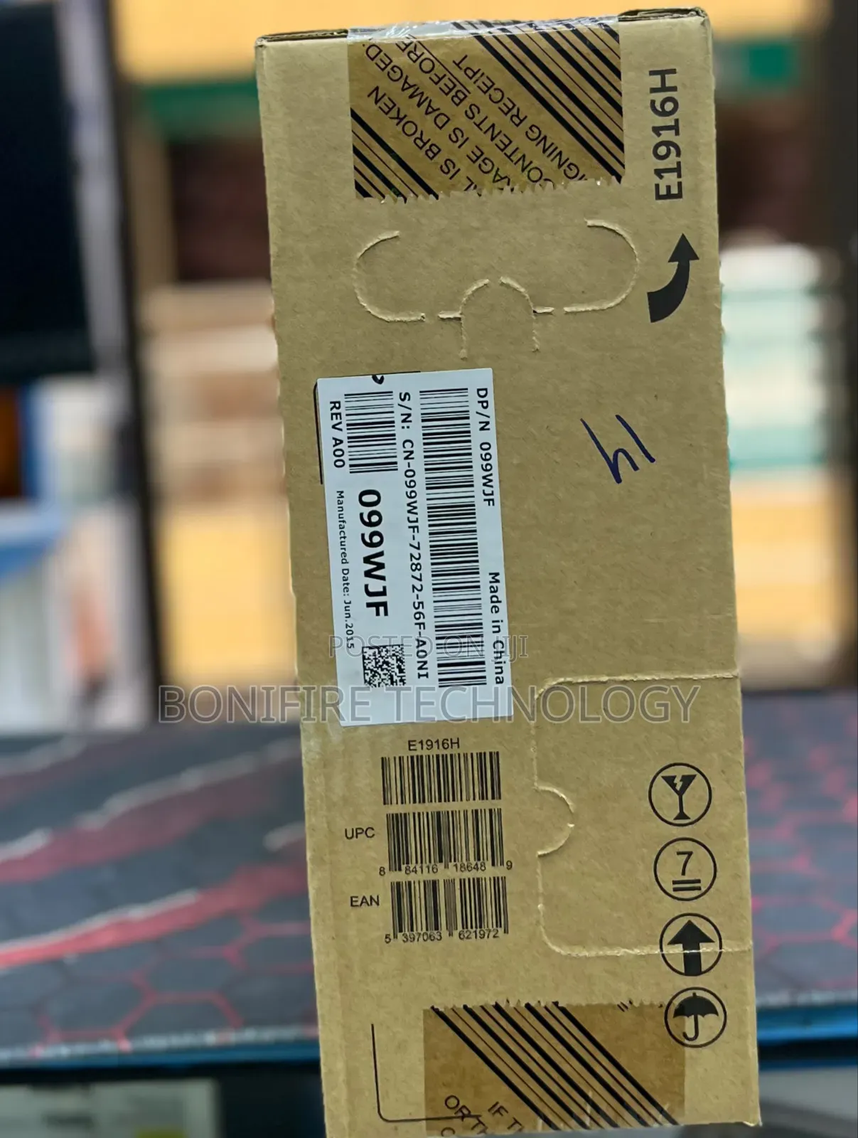  Dell E1916 Monitor
19 Inch Display
1366 × 768 Resolution
60Hz