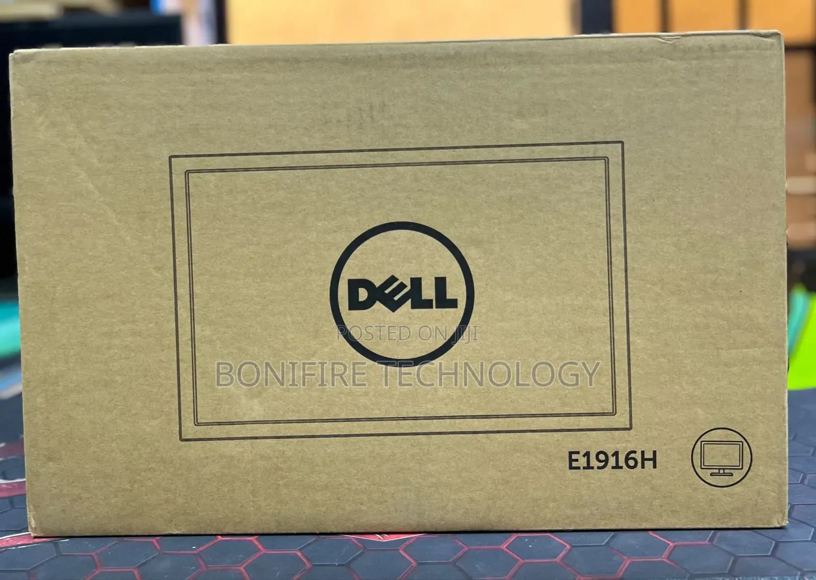  Dell E1916 Monitor
19 Inch Display
1366 × 768 Resolution
60Hz