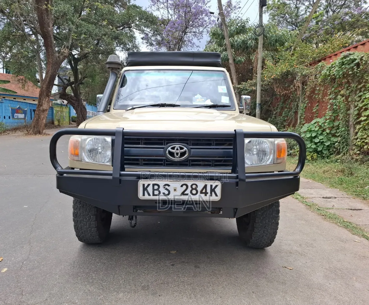 Toyota Land Cruiser 2013 Yellow