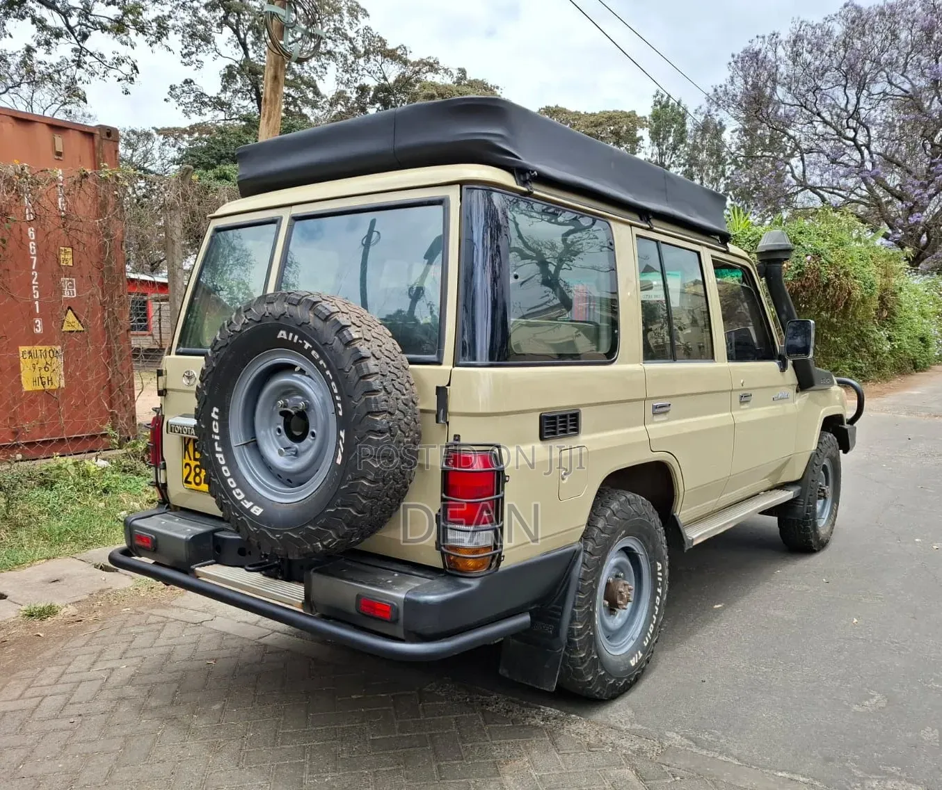 Toyota Land Cruiser 2013 Yellow