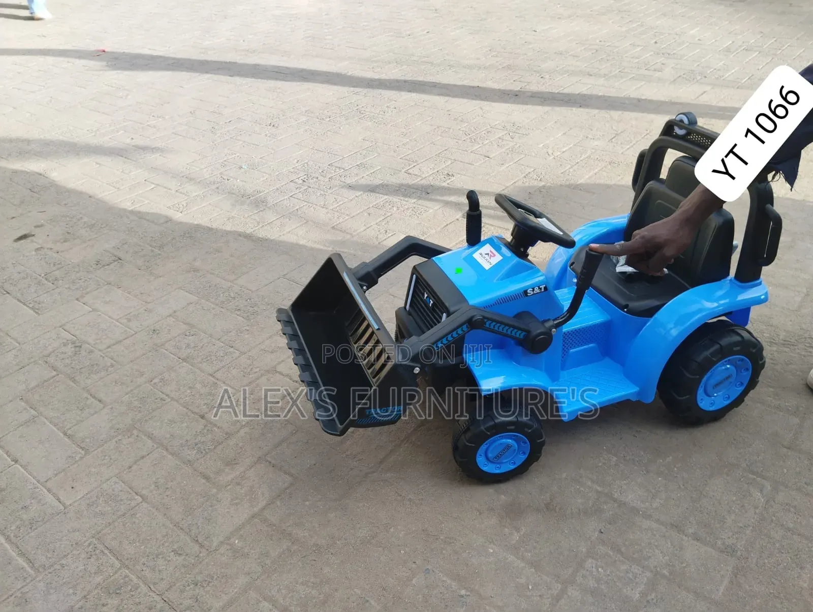 4 Wheel Moving Car