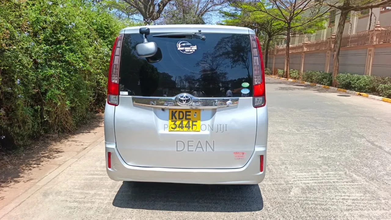 Toyota Noah 2015 Silver