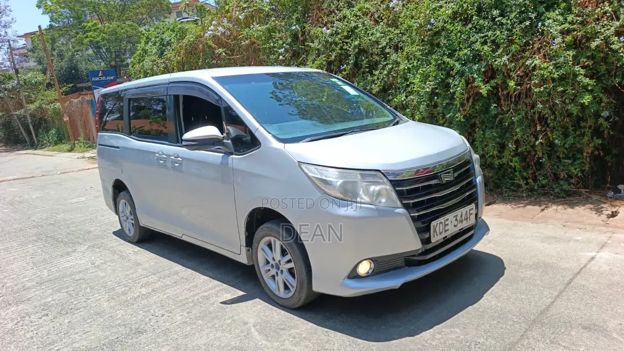 Toyota Noah 2015 Silver