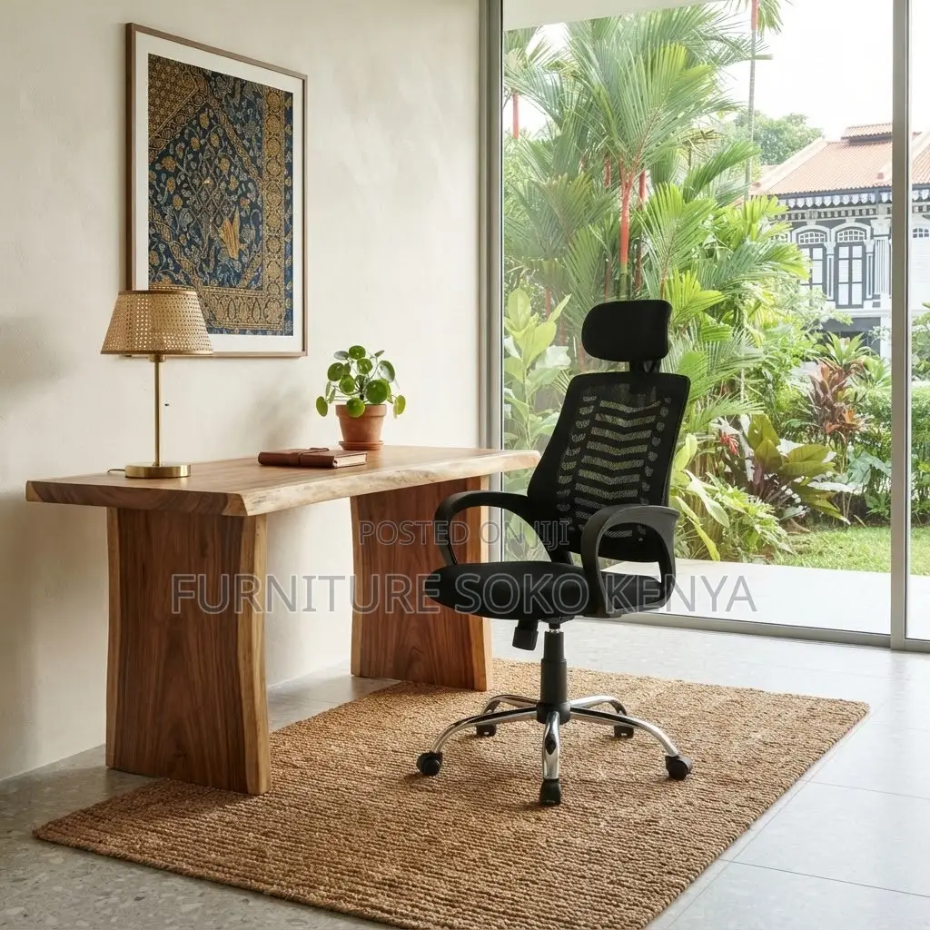 Office Chair: Standard Mesh Office Headrest Chair in Black