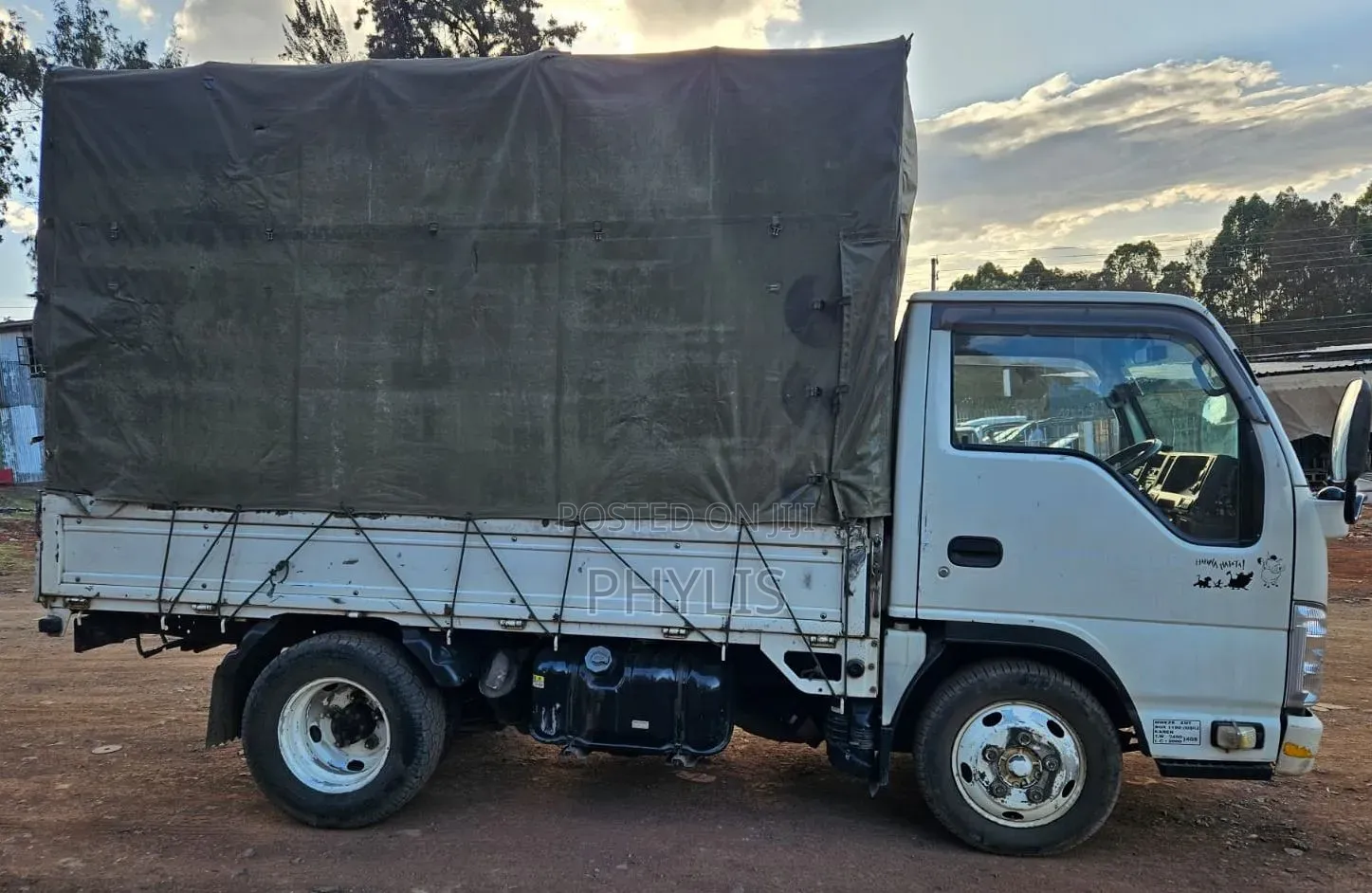 Isuzu ELF Truck 2014 White
