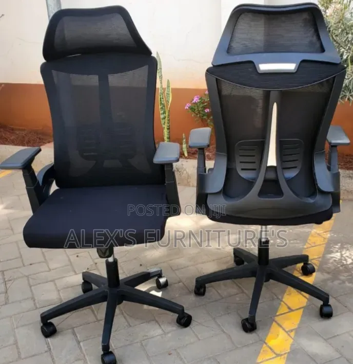 Plastice Office Chairs/×2 Comfort Chair
