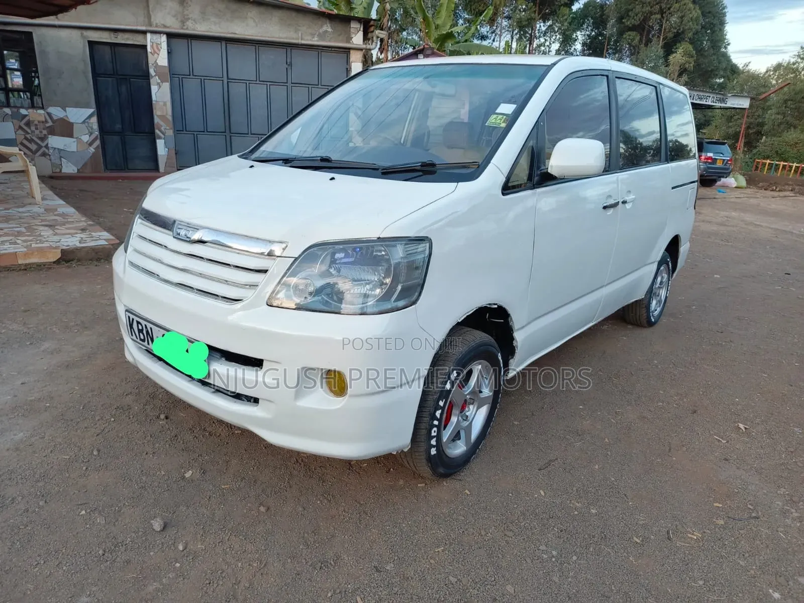 Toyota Noah 2005 White
