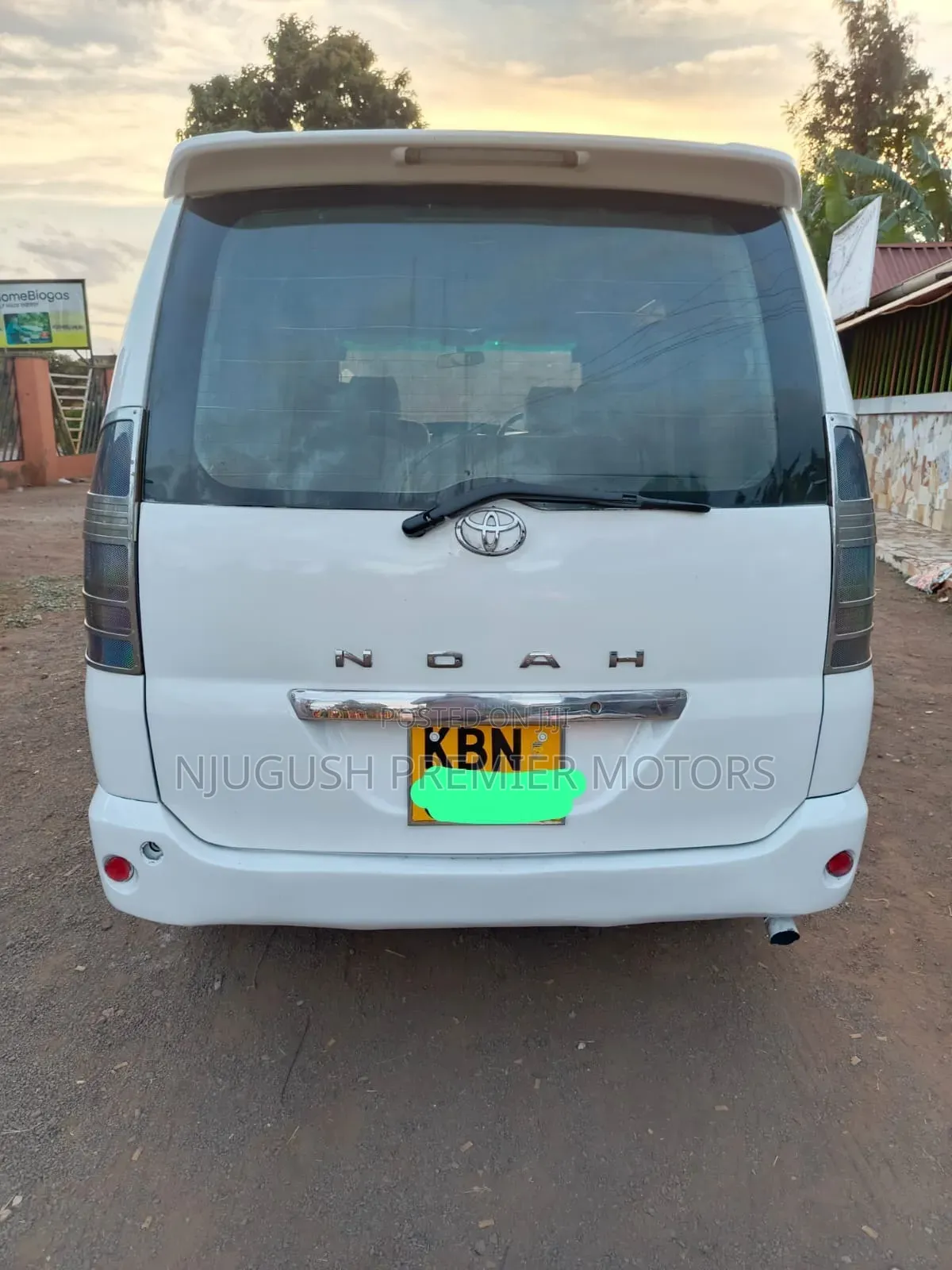 Toyota Noah 2005 White
