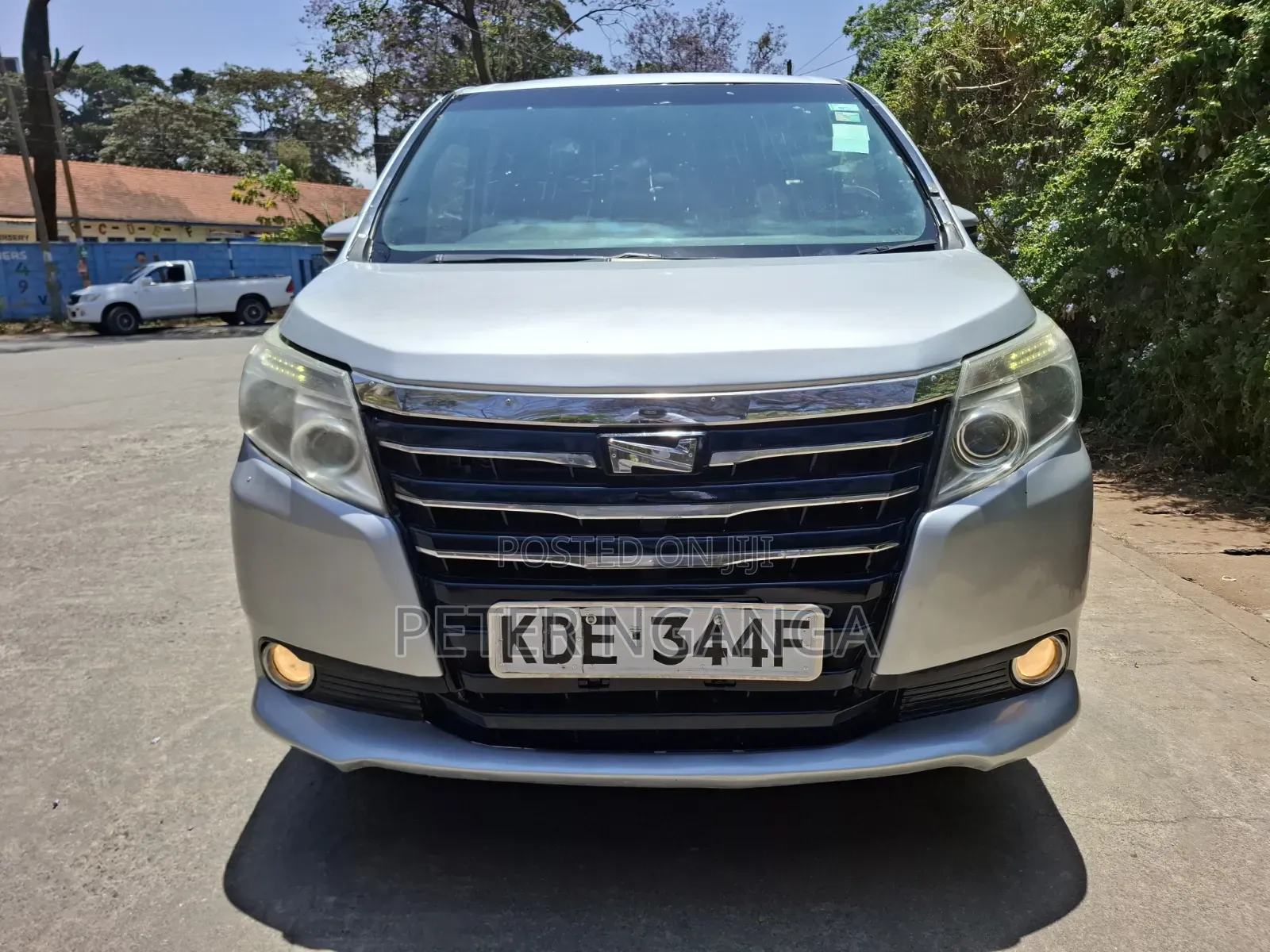 Toyota Noah 2015 Gray