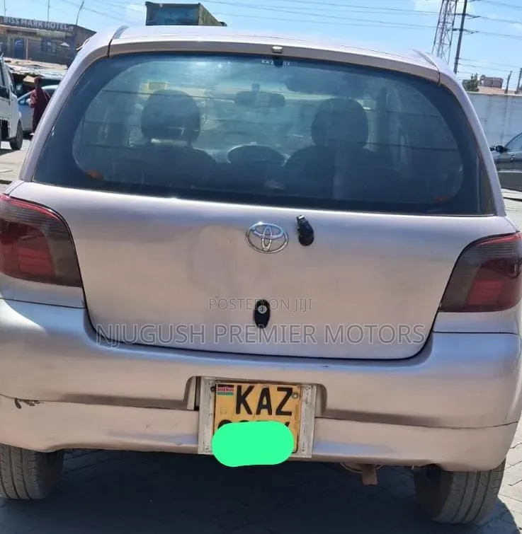 Toyota Vitz 2000 Pink
