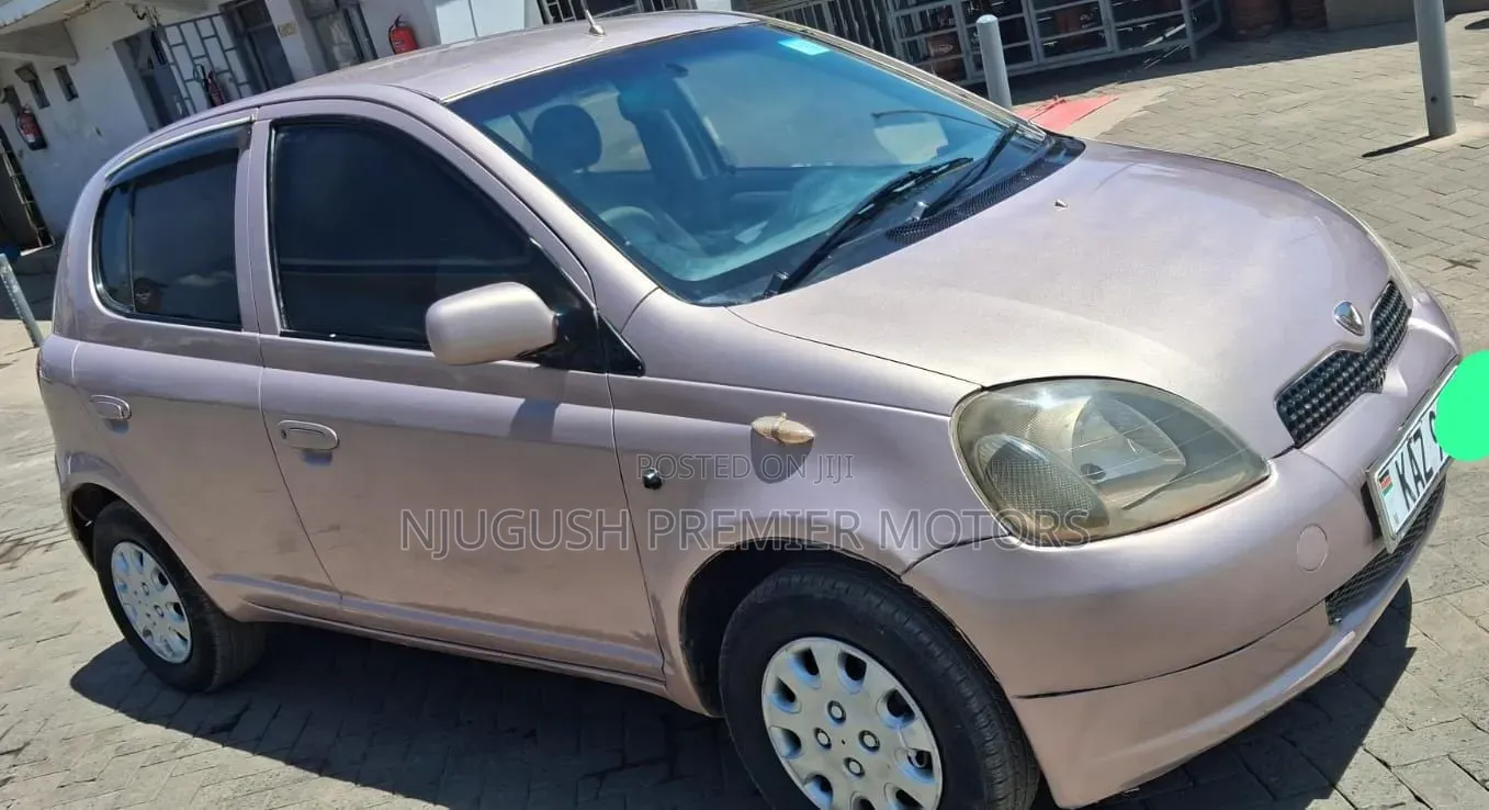 Toyota Vitz 2000 Pink