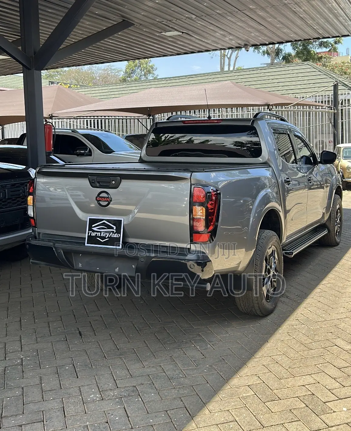Nissan Navara 2021 Gray