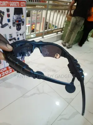Fashion Smart Sunglasses With Wireless Music and Phone Calls