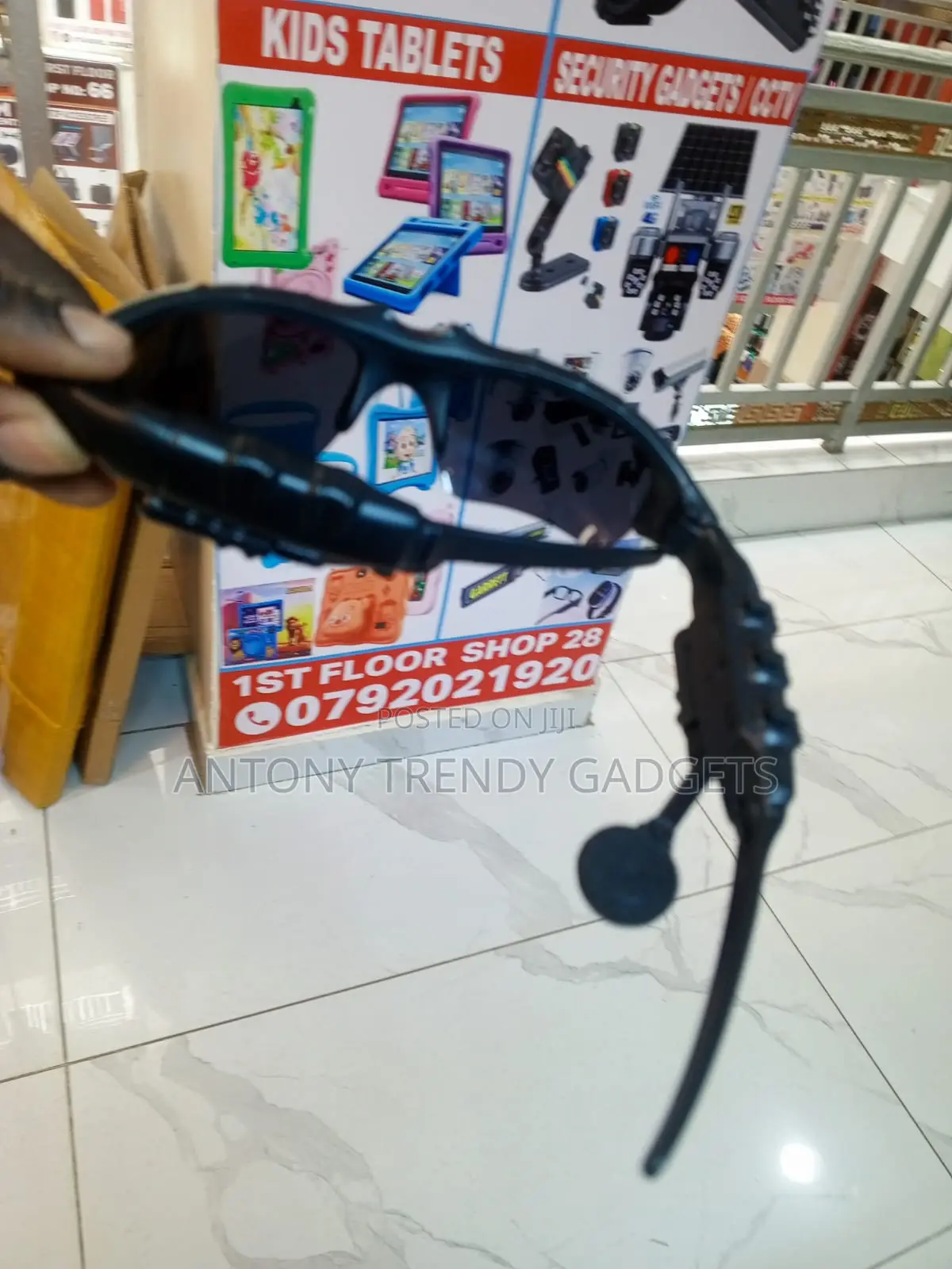 Fashion Smart Sunglasses With Wireless Music and Phone Calls