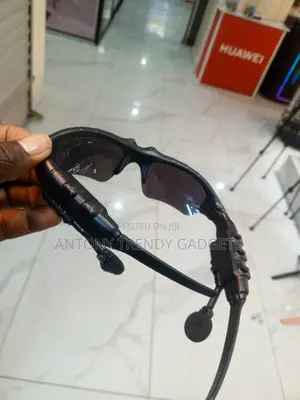 Wireless Audio Sunglasses With Built-in Mic and Foldable Arms