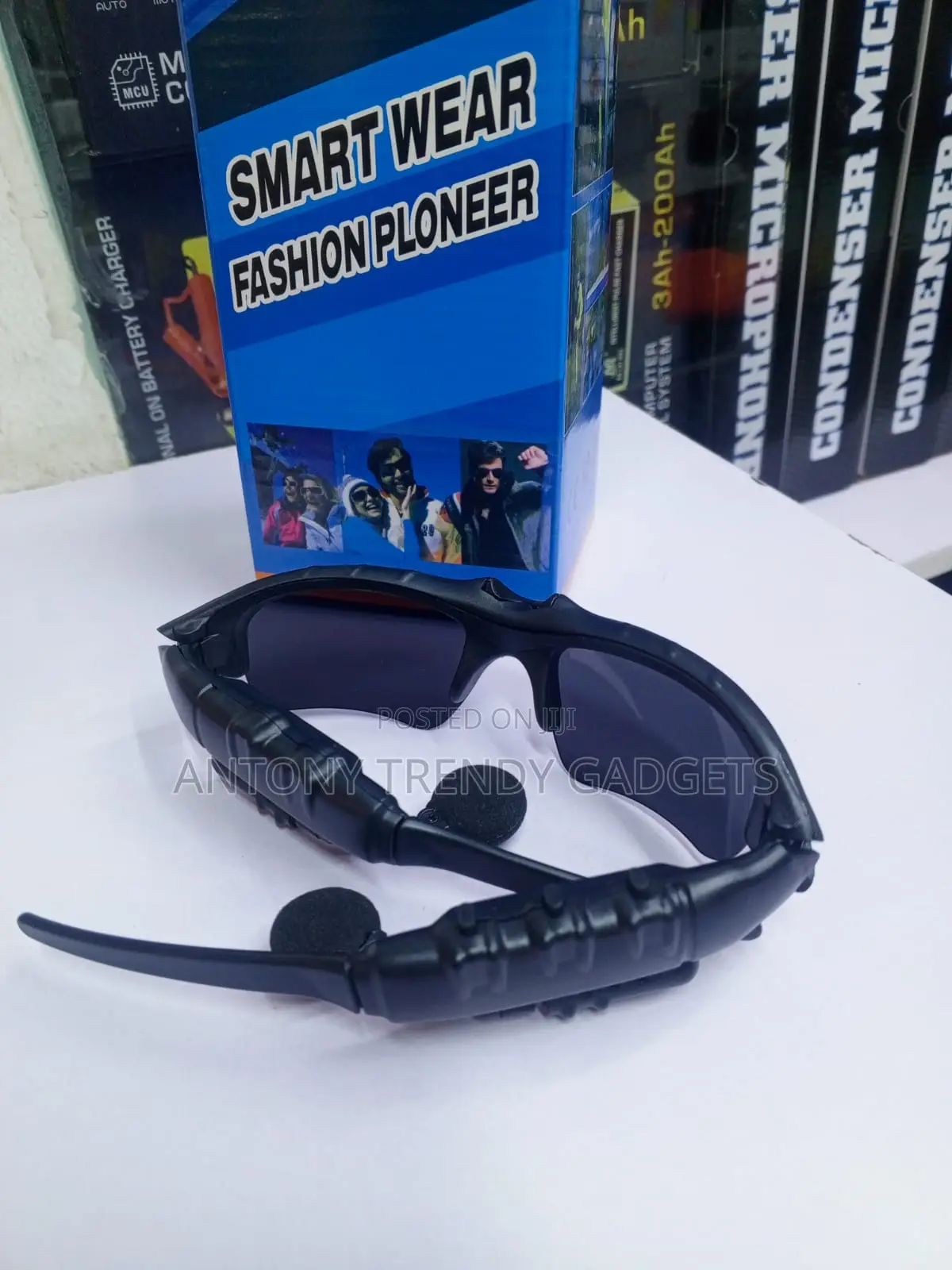 Wireless Audio Sunglasses With Built-in Mic and Foldable Arms