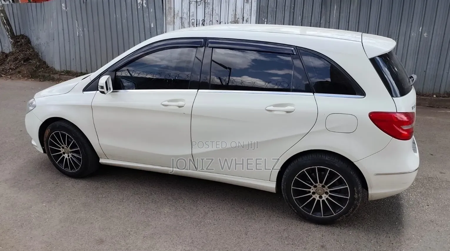 Mercedes-Benz B-Class B180 Petrol 2014 White