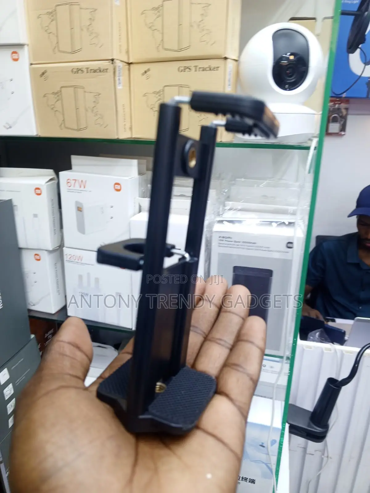 Adjustable Black Tablet and Phone Mount for Tripods and Selfie Sticks