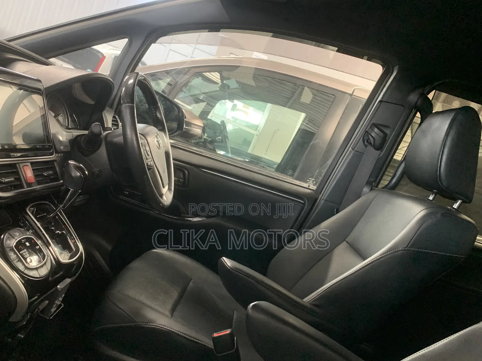 Toyota Esquire 2.0 AWD (7 seater) 2019 Black