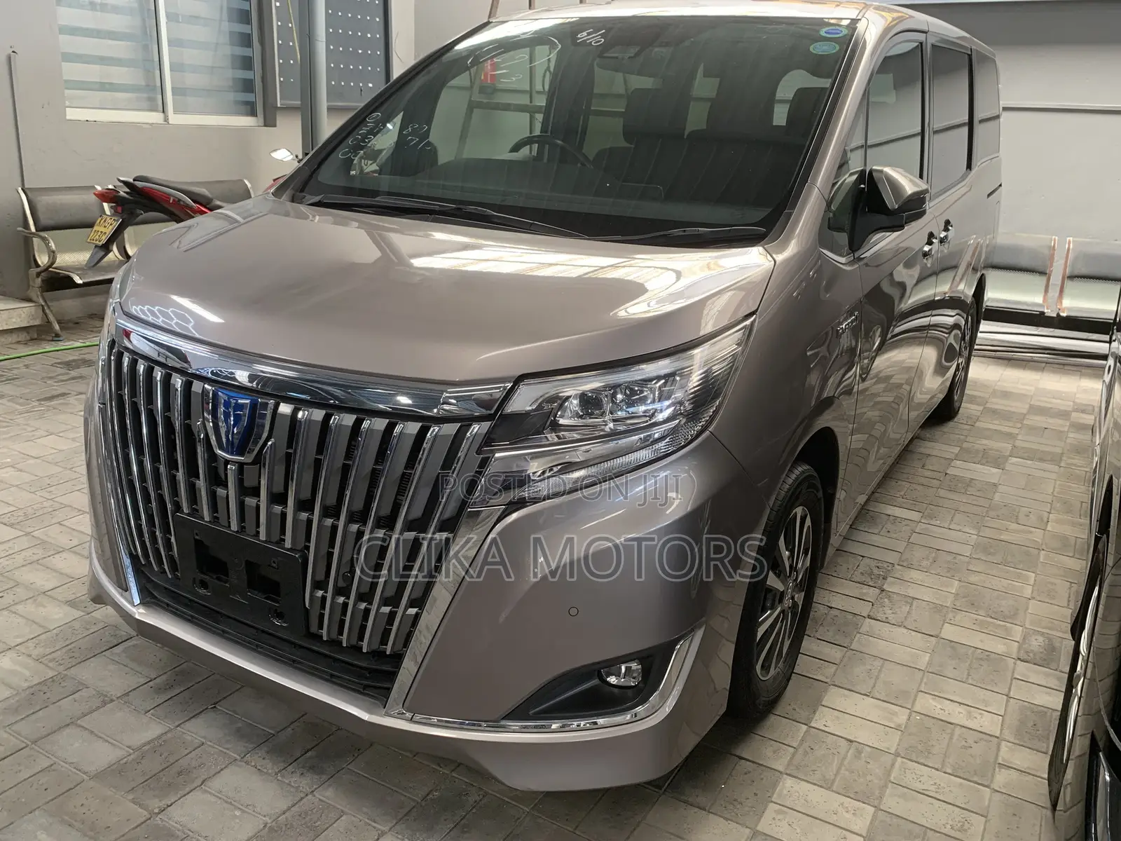 Toyota Esquire 1.8 FWD Hybrid (7 seater) 2019 Ivory