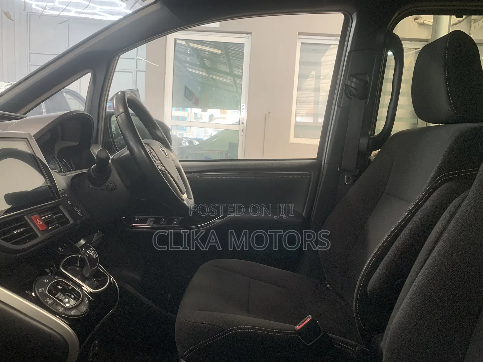 Toyota Esquire 1.8 FWD Hybrid (7 seater) 2019 Ivory