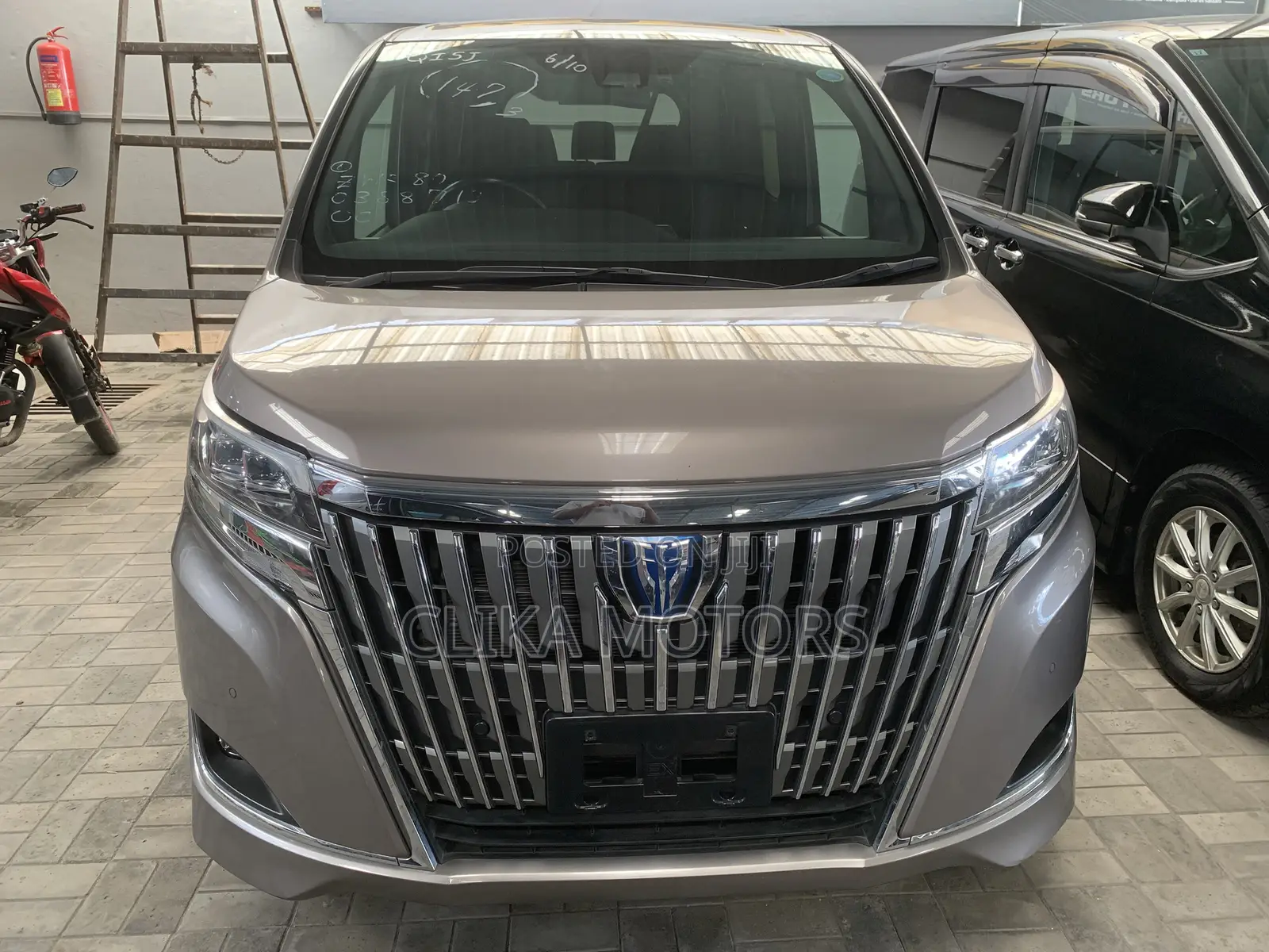 Toyota Esquire 1.8 FWD Hybrid (7 seater) 2019 Ivory