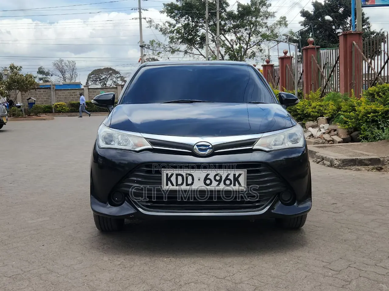 Toyota Corolla Fielder 1.5 Hybrid FWD 2015 Black