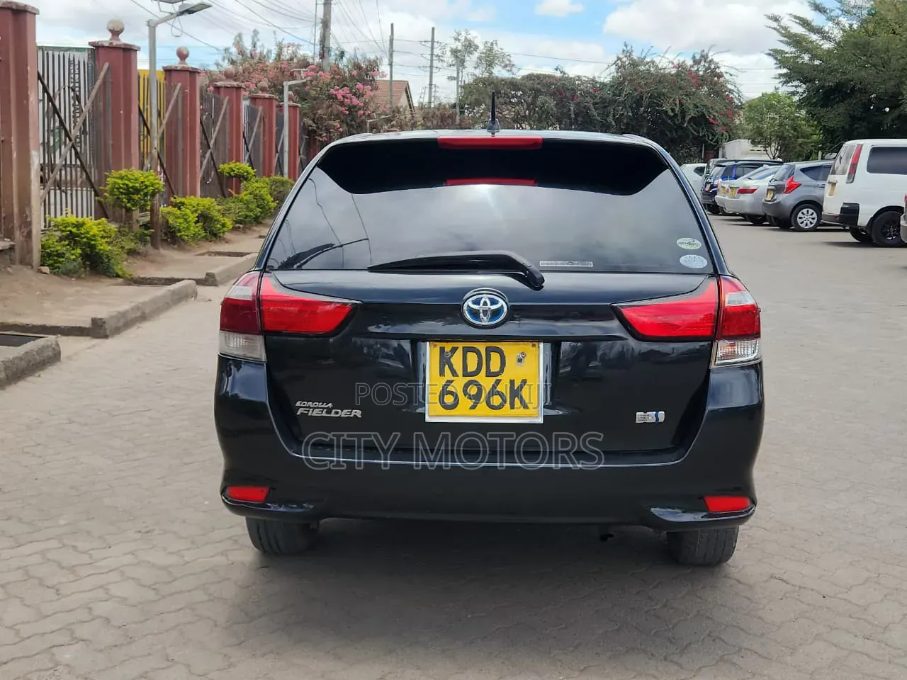 Toyota Corolla Fielder 1.5 Hybrid FWD 2015 Black