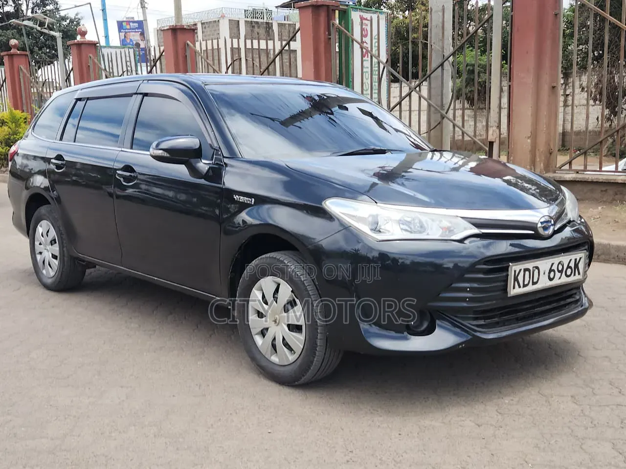 Toyota Corolla Fielder 1.5 Hybrid FWD 2015 Black
