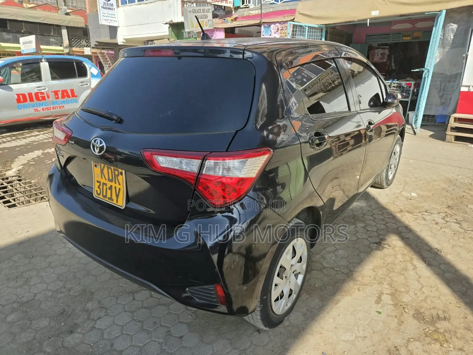 Toyota Vitz 1.3 FWD 5dr 2017 Black