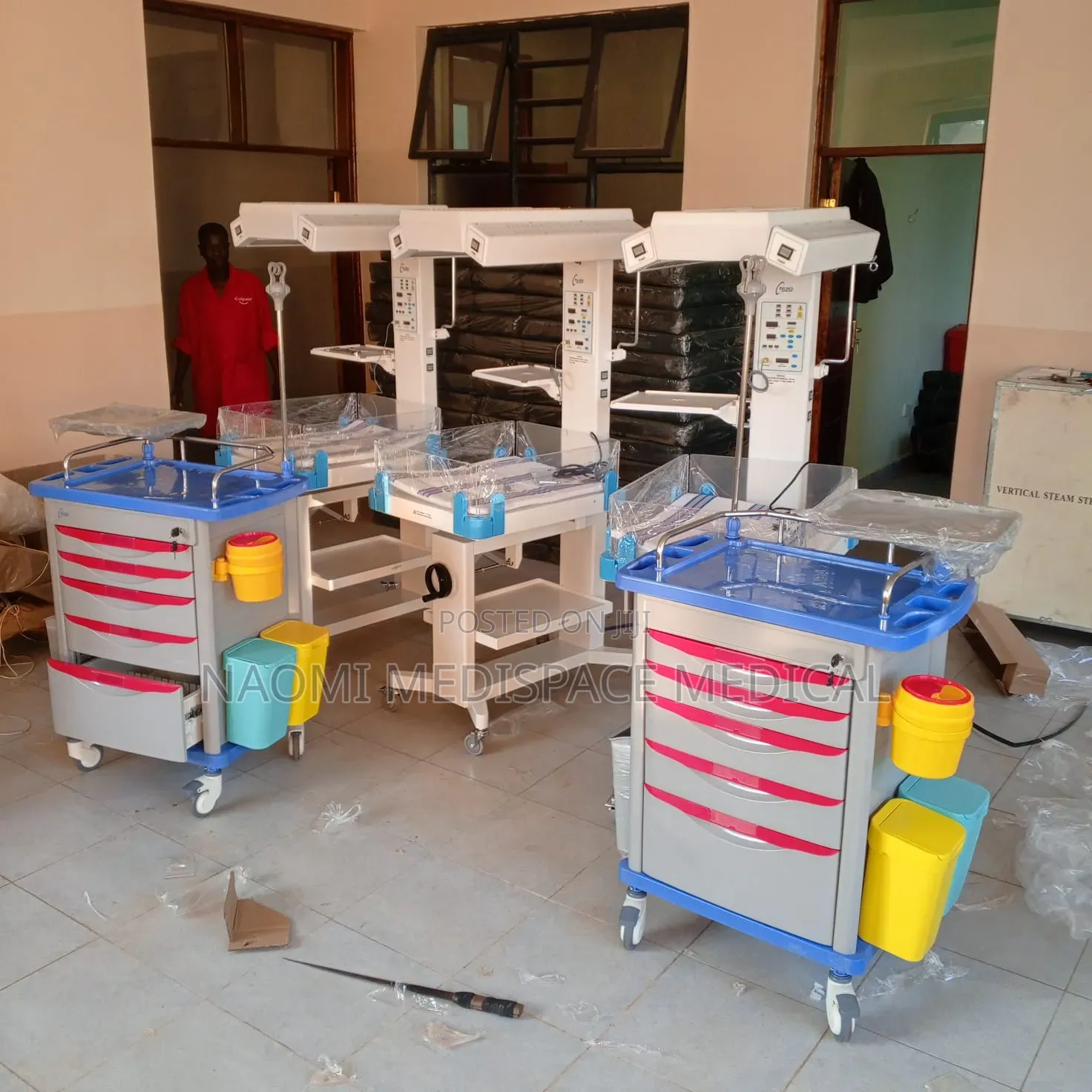 Spacious Emergency Trolley With Drawers and Wheels/ Crash Cart