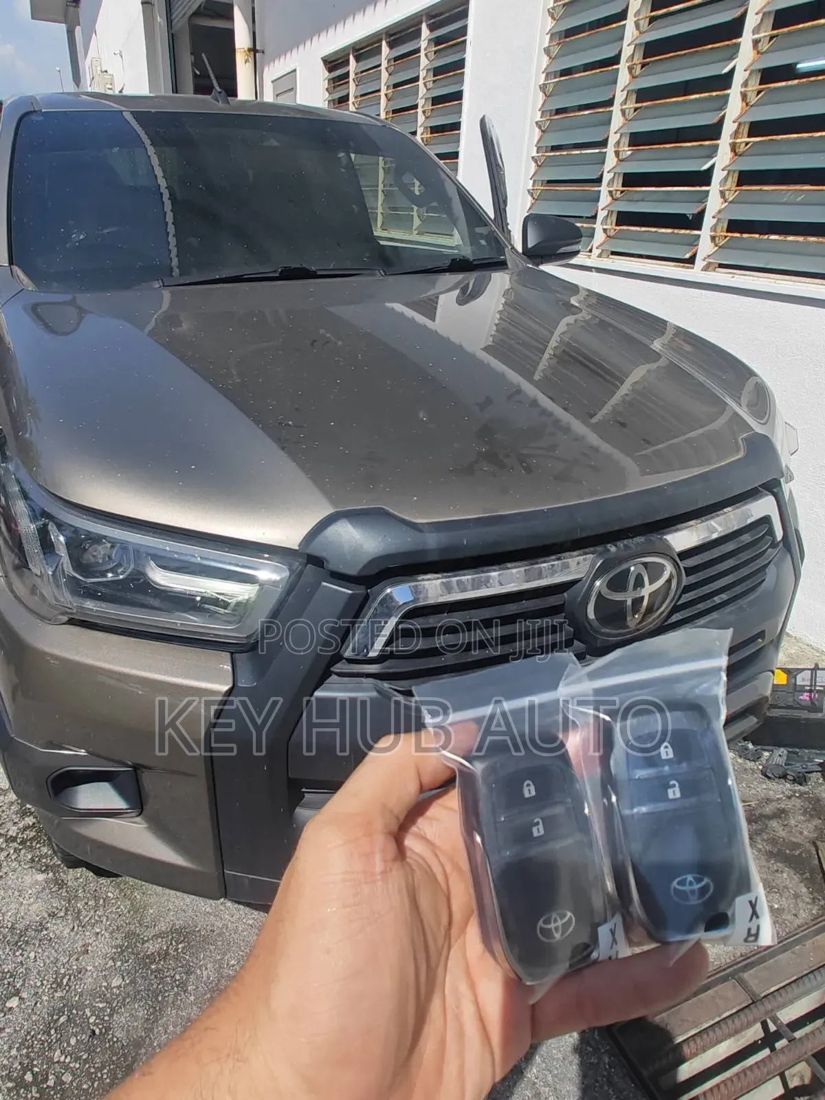Hilux New Shape Dual Keys for Programming