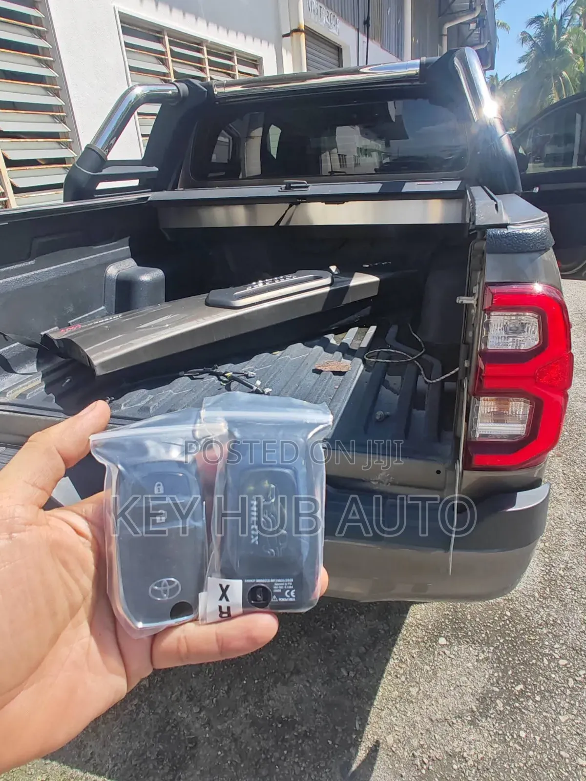 Hilux New Shape Dual Keys for Programming