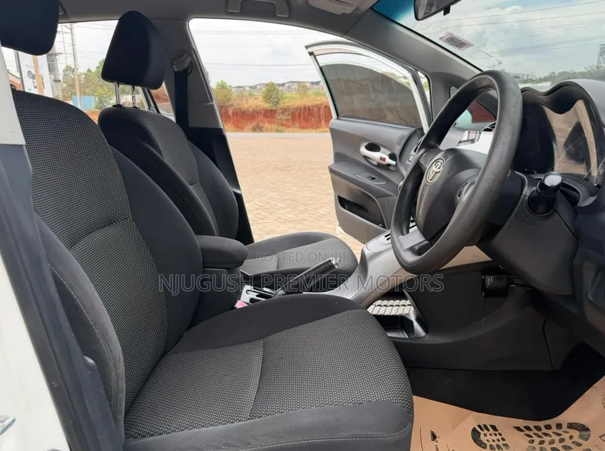 Toyota Auris 2010 White