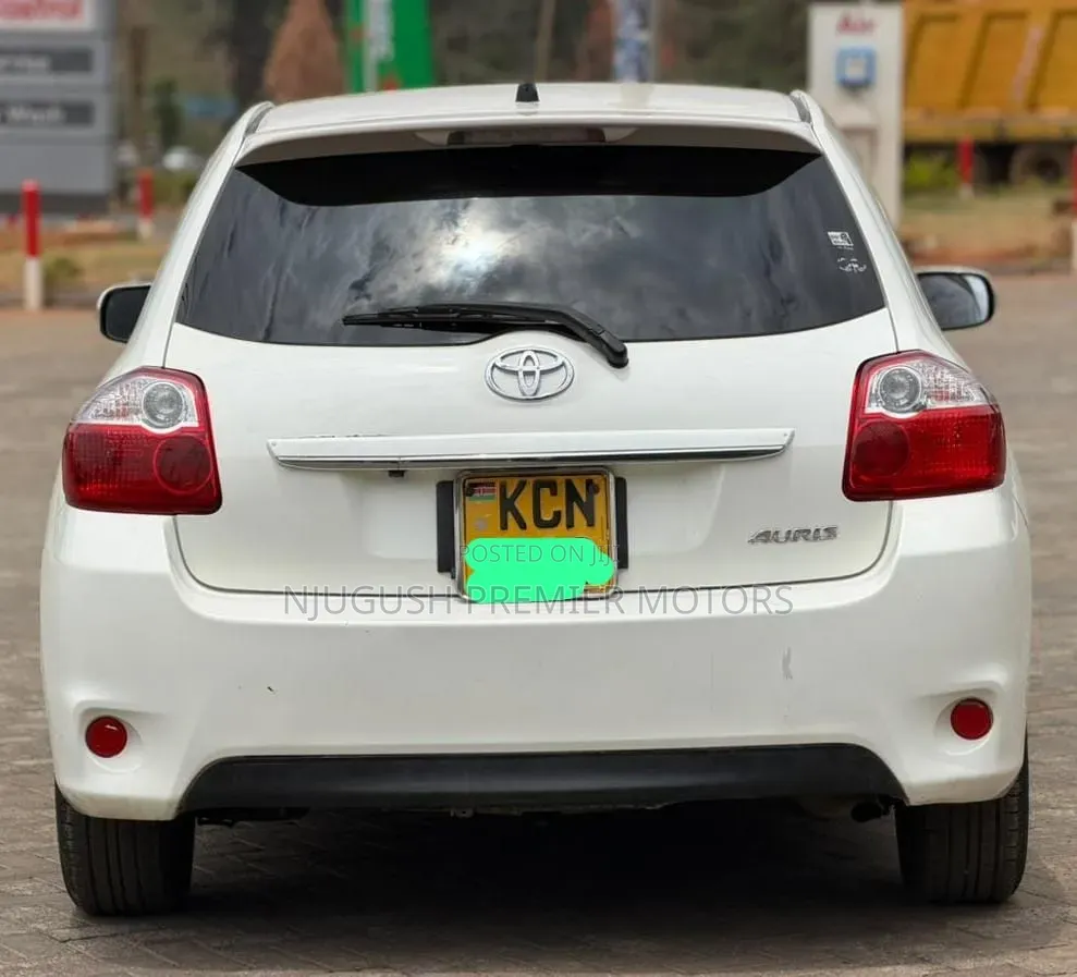 Toyota Auris 2010 White