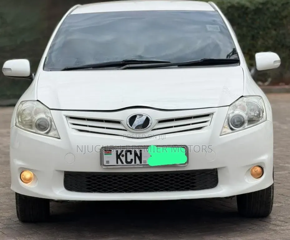 Toyota Auris 2010 White