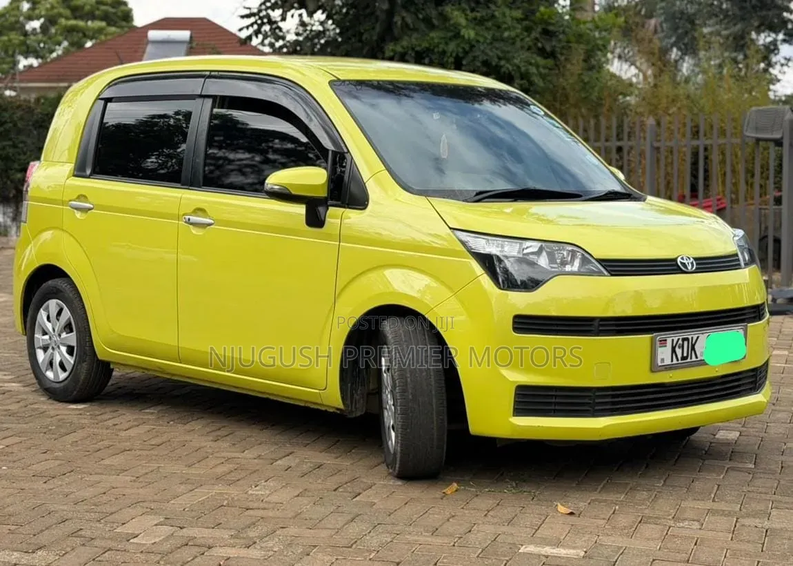Toyota Spade 2015 Yellow