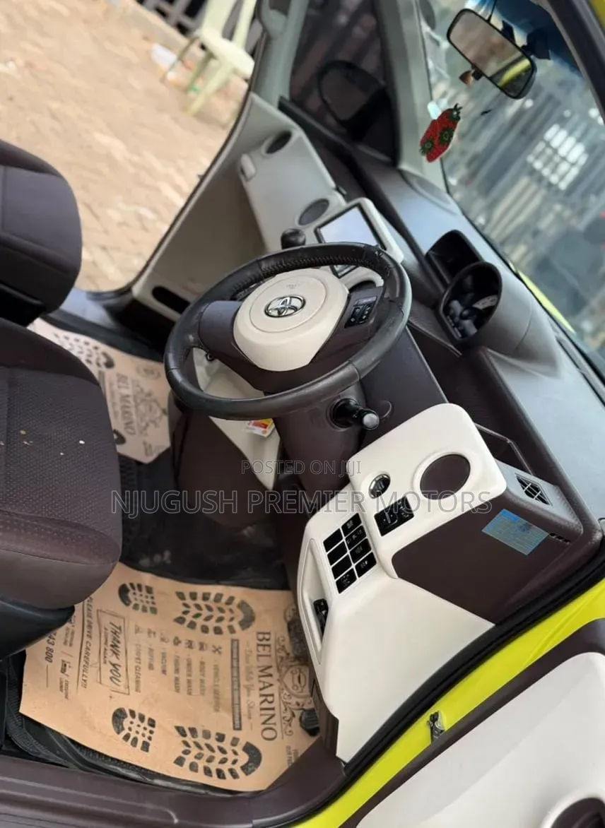 Toyota Spade 2015 Yellow
