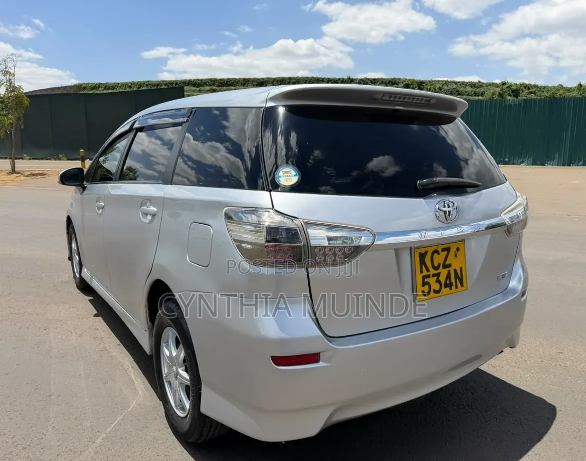 Toyota Wish 2012 Silver