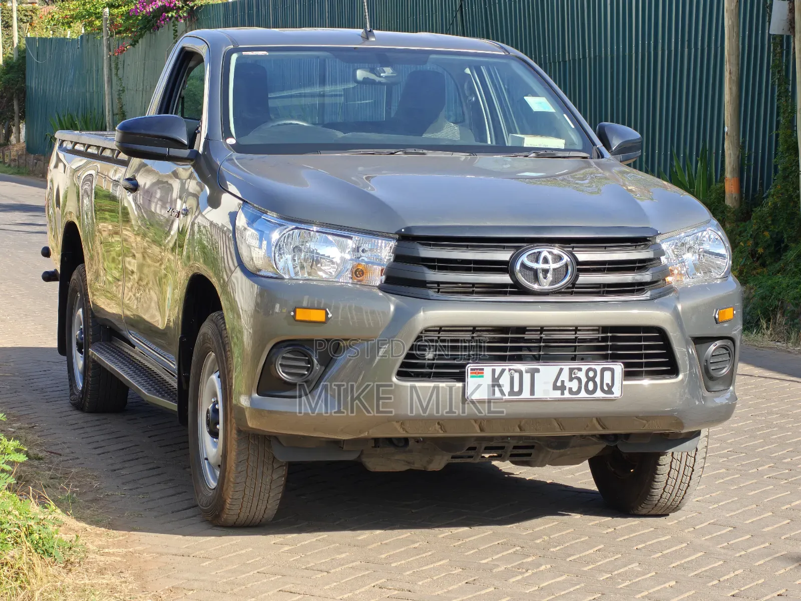 Toyota Hilux 2024 Gray