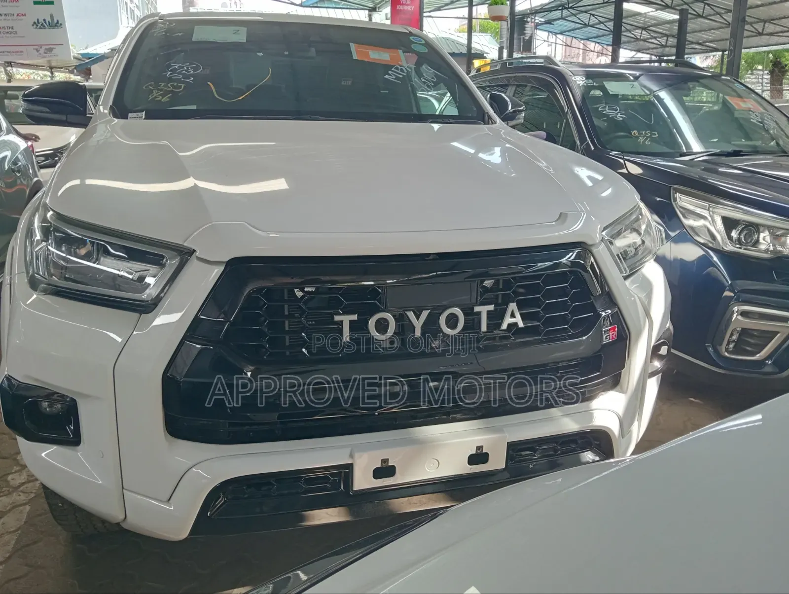 Toyota Hilux 2022 White