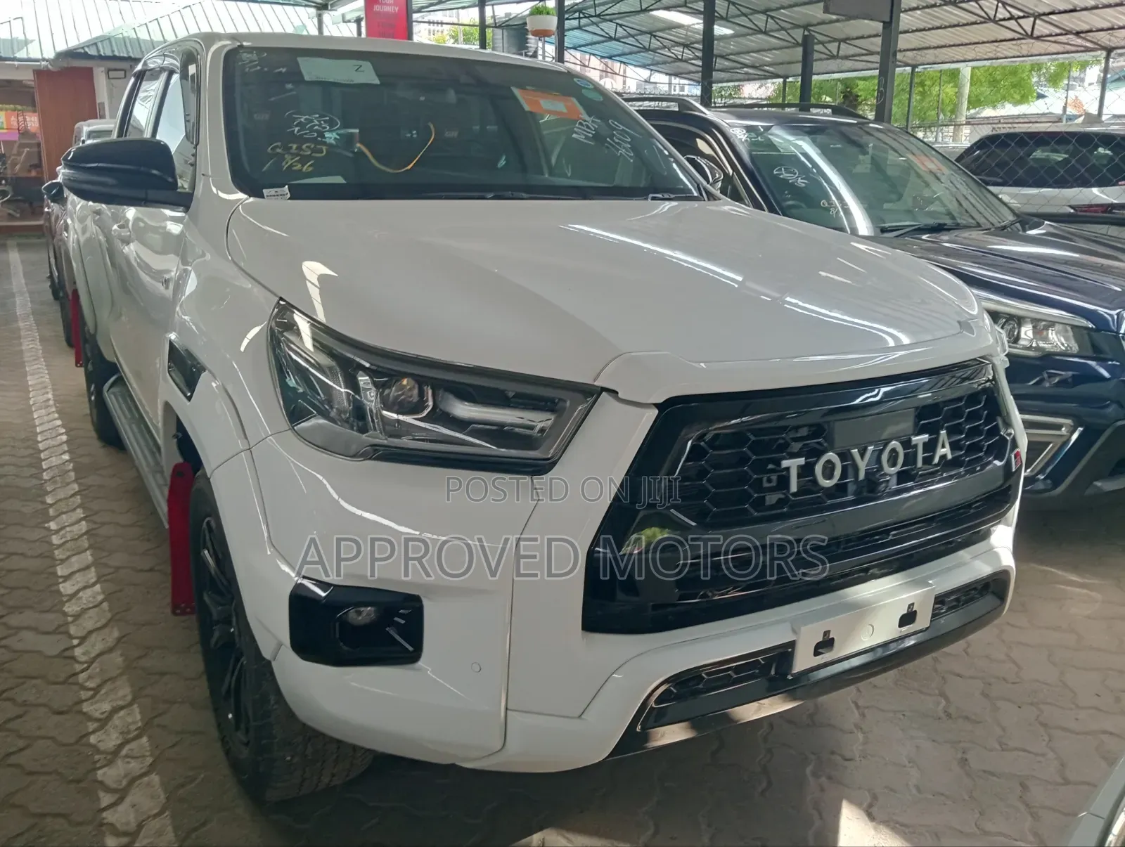Toyota Hilux 2022 White