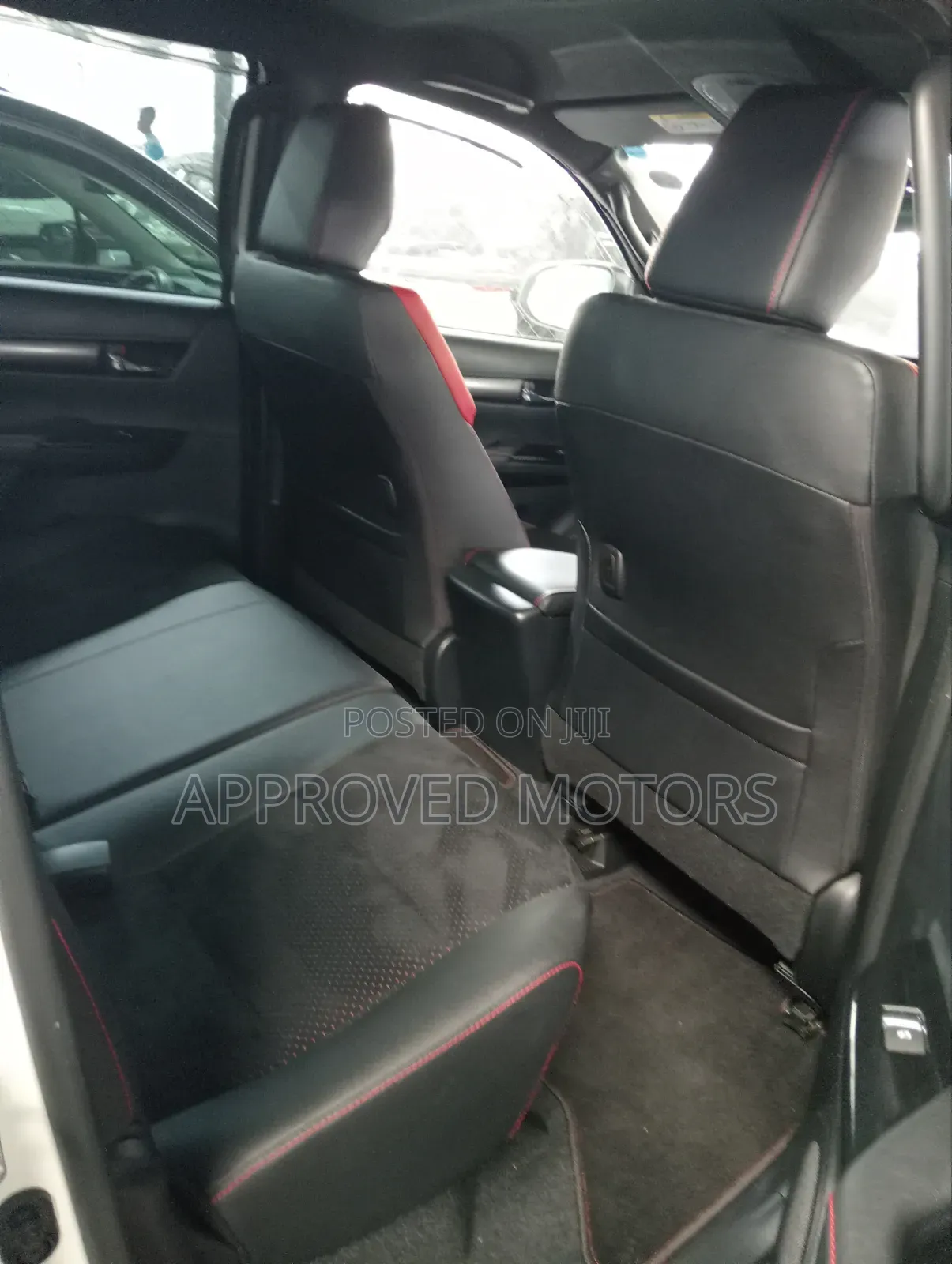 Toyota Hilux 2022 White