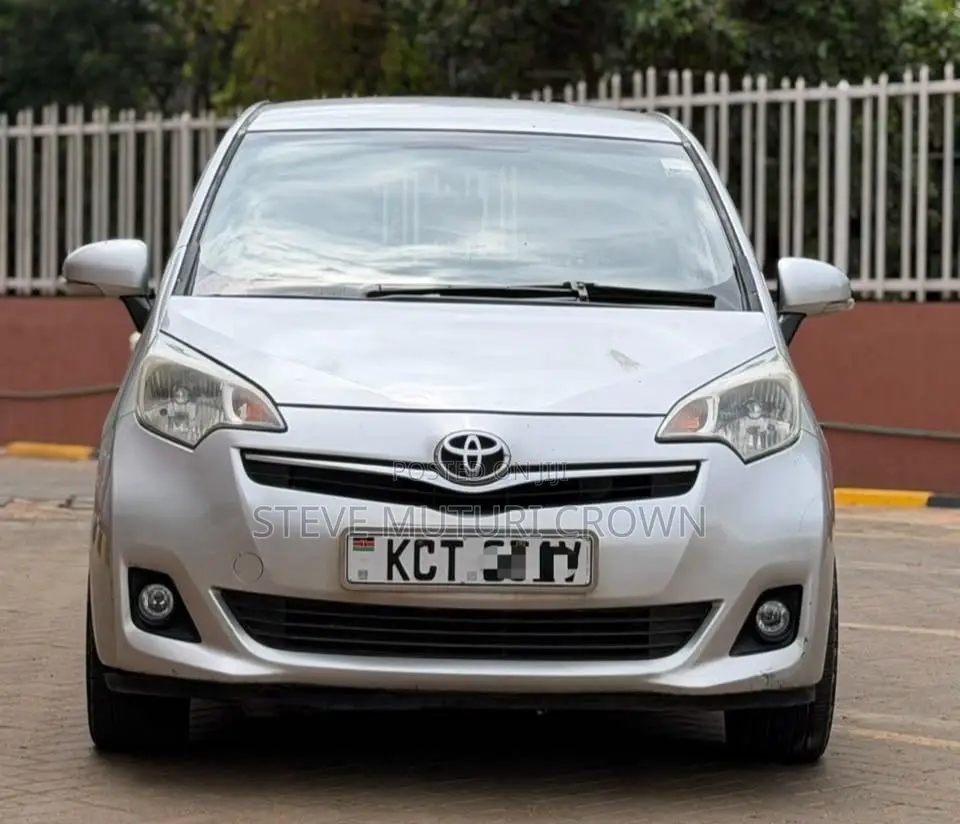 Toyota Ractis 1.5 AWD 2012 Silver