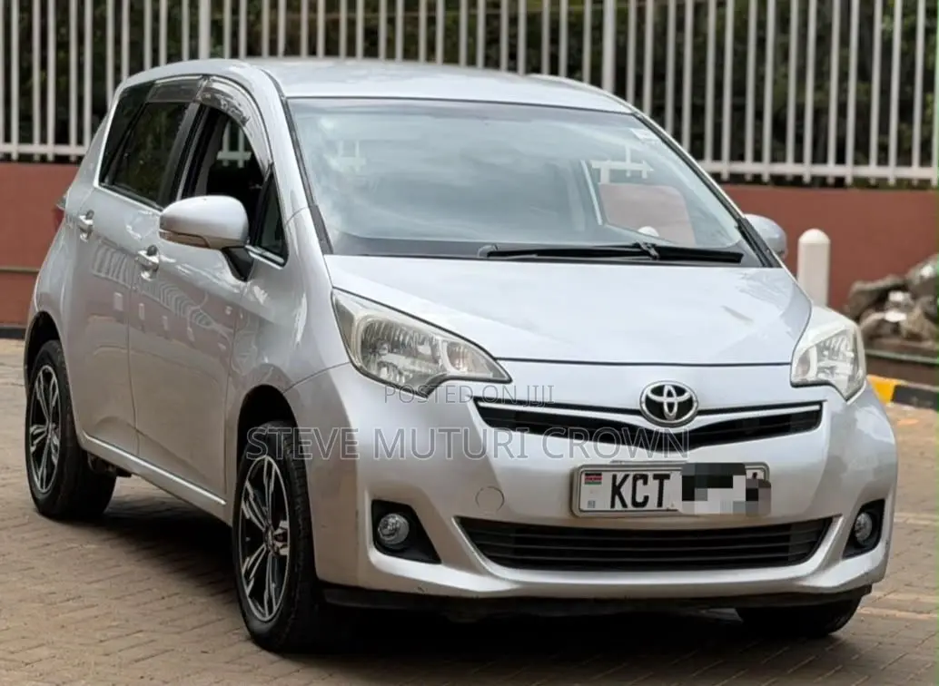 Toyota Ractis 1.5 AWD 2012 Silver