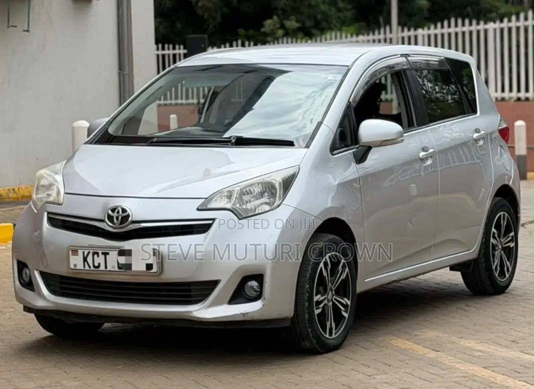 Toyota Ractis 1.5 AWD 2012 Silver
