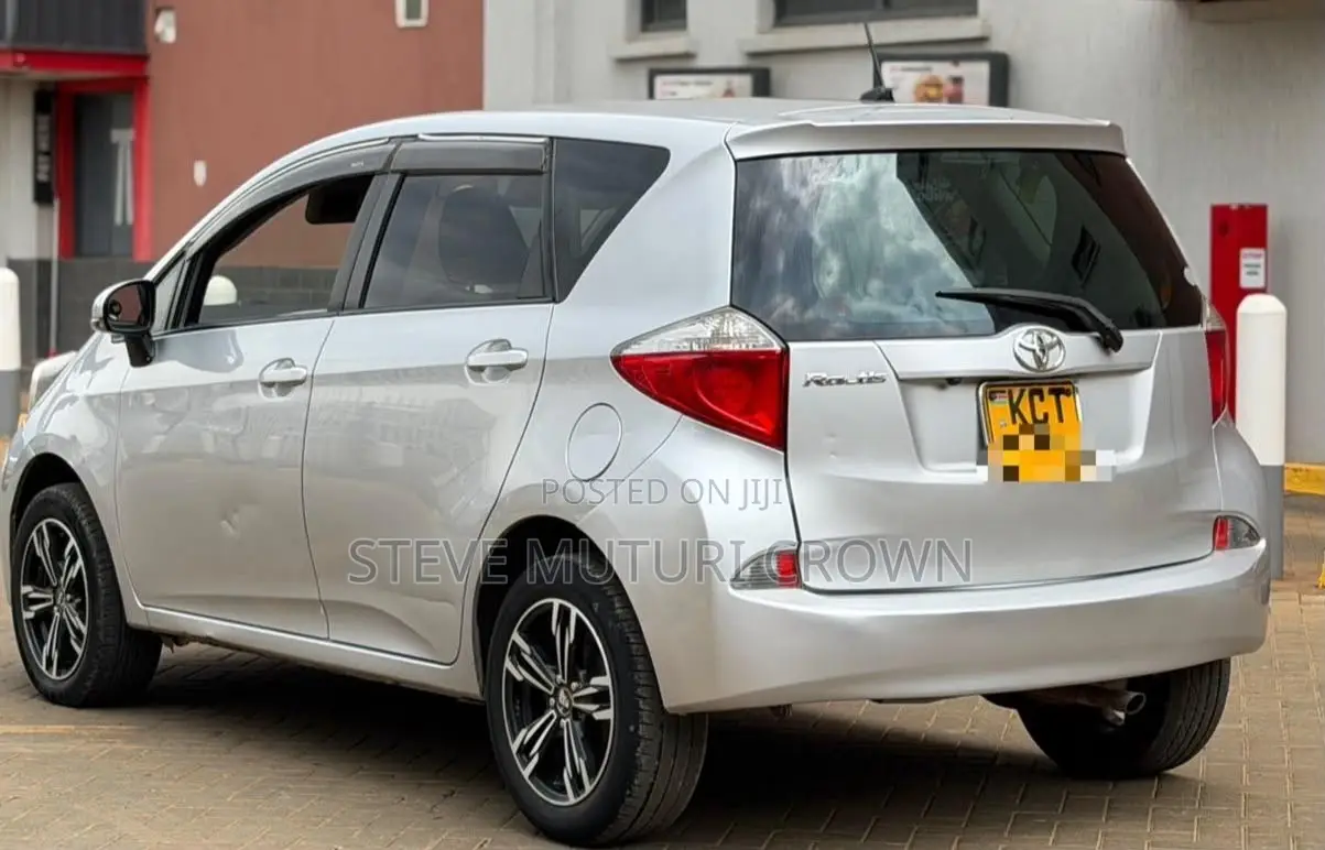 Toyota Ractis 1.5 AWD 2012 Silver