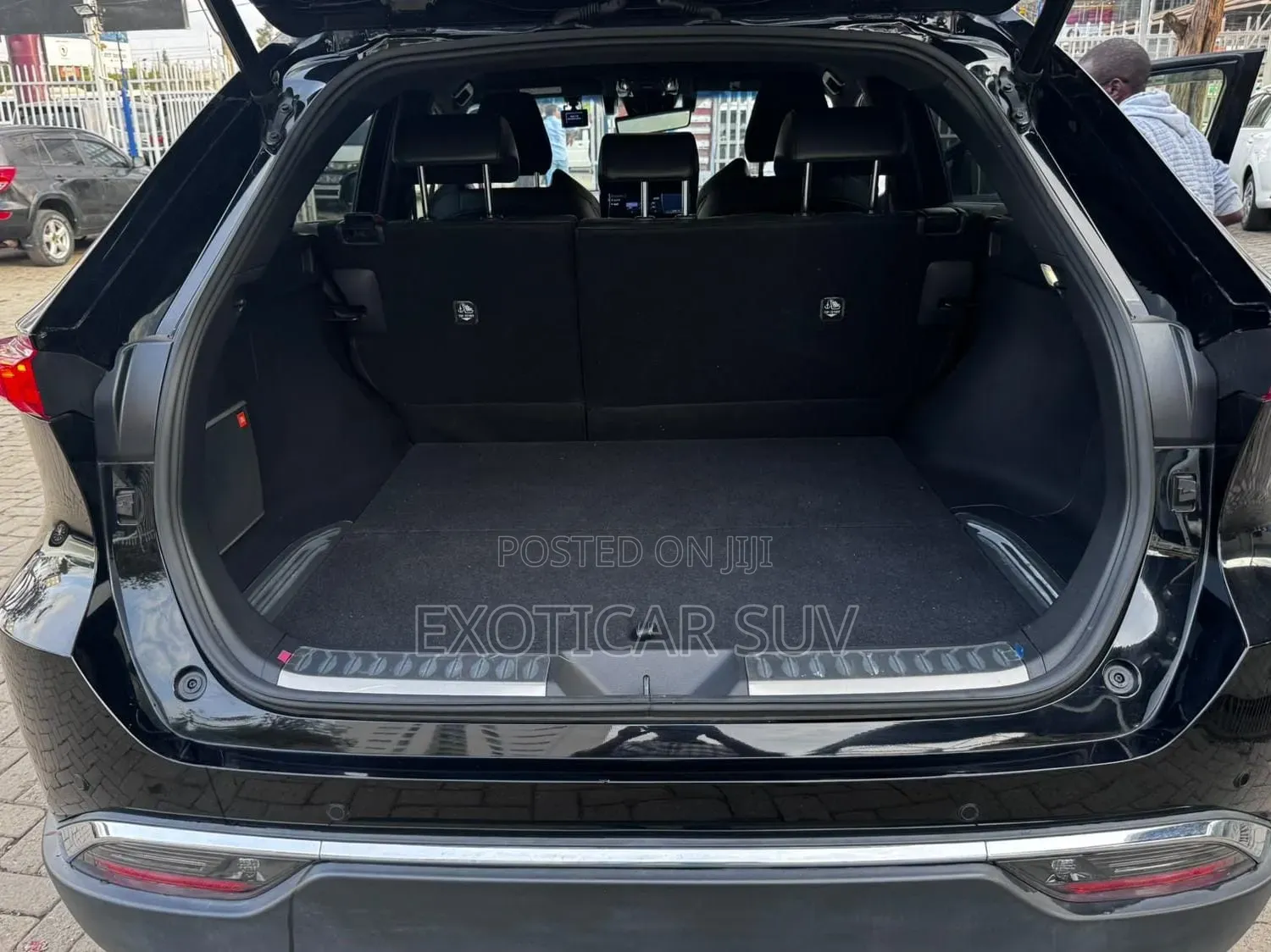 Toyota Harrier 2.0 2020 Black